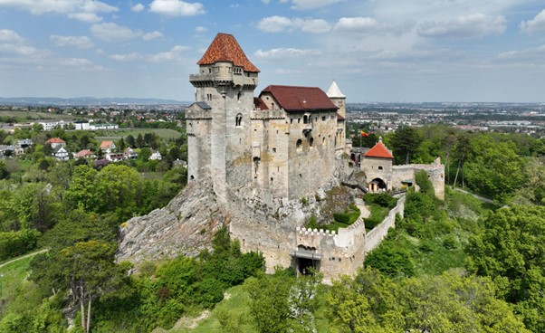 Enzersdorf - Burg Liechtenstein.